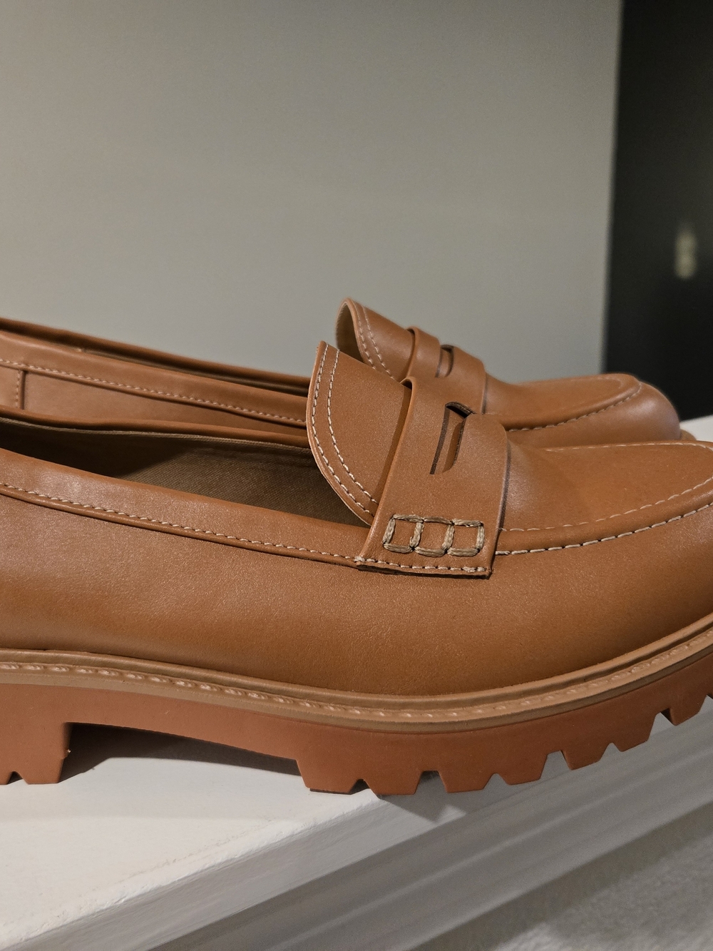 St. John's Bay Size 8 Tan Penny Loafers with Lug Sole